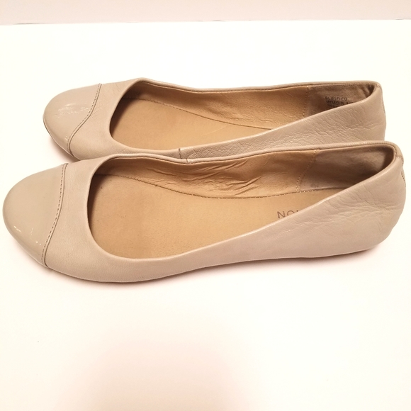 Kenneth Cole Reaction flats - Picture 2 of 2
